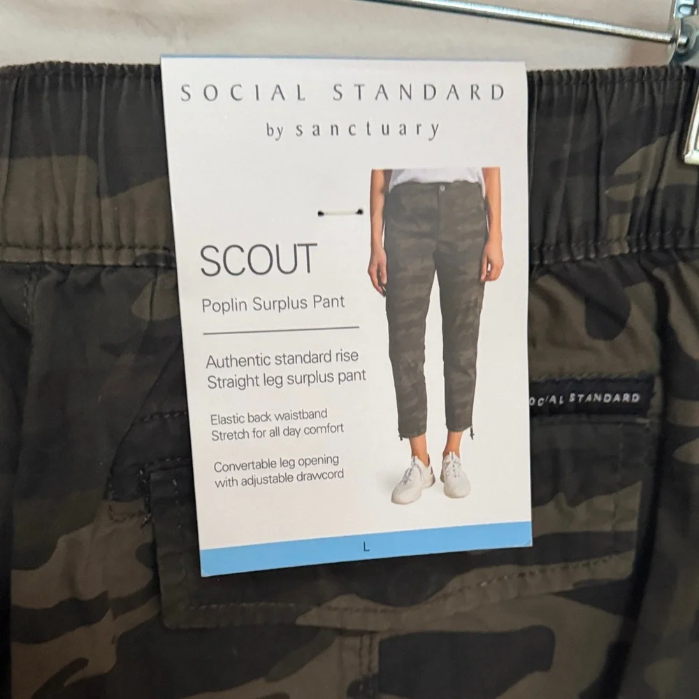 NWT Social Standard by Sanctuary Dark Camouflage Cargo Pants - Picture 4 of 4